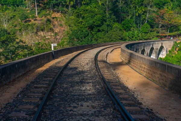 Ella yakınlarındaki Nine Arches Köprüsü, Sri Lanka.