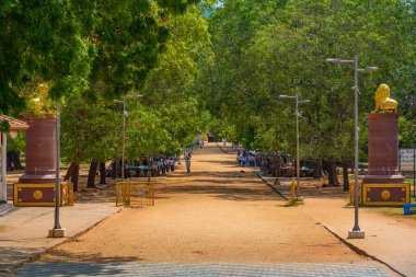 Kataragama, Sri Lanka 'da Budistler, Hinduistler, Müslümanlar ve Veddah halkı için önemli bir hac alanı..