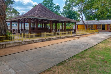 Kataragama, Sri Lanka 'da Budistler, Hinduistler, Müslümanlar ve Veddah halkı için önemli bir hac alanı..