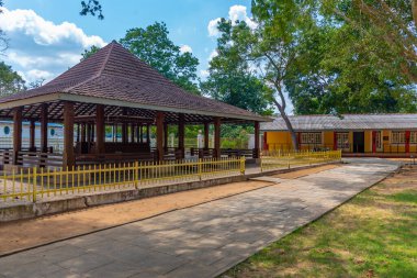 Kataragama, Sri Lanka 'da Budistler, Hinduistler, Müslümanlar ve Veddah halkı için önemli bir hac alanı..