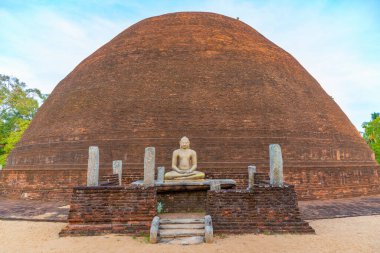 Tissamaharama, Sri Lanka 'da Sandagiri dagaba.