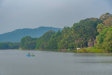 Sri Lanka 'daki Tissa Weva Gölü.