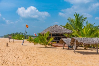 Sri Lanka 'daki Medaketyia sahilindeki sahil restoranı..