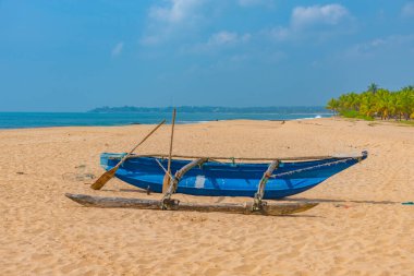 Marakolliya sahilinde balıkçı tekneleri, Sri Lanka.