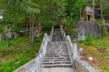 Sri Lanka 'daki Mulkirigala kaya tapınakları.