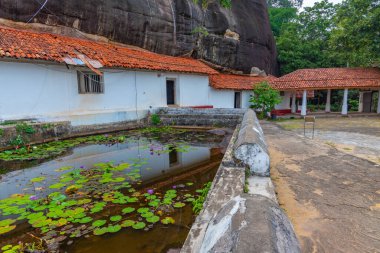 Sri Lanka 'daki Mulkirigala kaya tapınakları.