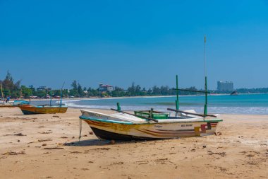 Weligama sahilinde balıkçı tekneleri, Sri Lanka.
