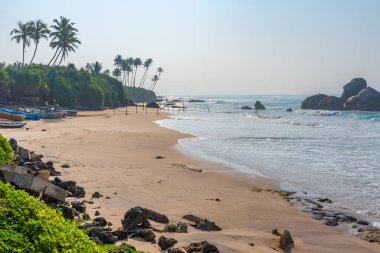 Sri Lanka 'daki Koggala plajında güneşli bir gün..
