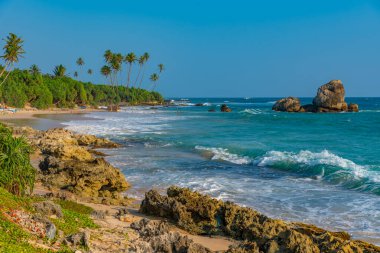 Sri Lanka 'daki Koggala plajında güneşli bir gün..
