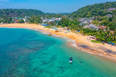 Sri Lanka 'daki Unawatuna plajının havadan görünüşü.