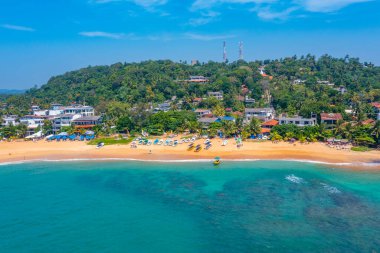 Sri Lanka 'daki Unawatuna plajının havadan görünüşü.