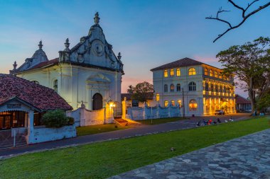 Galle, Sri Lanka 'daki Hollanda Reform Kilisesi üzerinde gün batımı.