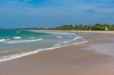 Sri Lanka 'daki Bentota sahilinde güneşli bir gün..