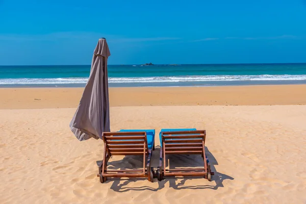 Solsängar Stranden Bentota Sri Lanka — Stockfoto