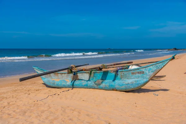 Barco Pesca Una Playa Bentota Sri Lanka — Foto de Stock