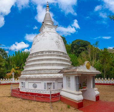 Ella yakınlarındaki Halpe tapınağı, Sri Lanka.