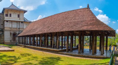 Kandy yakınlarındaki Embekka Tapınağı, Sri Lanka.