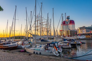 Lilla Bombacıları, Goteborg şehrinde Barken Viking gemisi inşa ediyor...