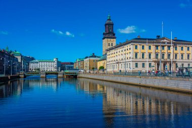 İsveç 'in Göteborg şehrinde büyük liman kanalı (stora hamnkanalen).