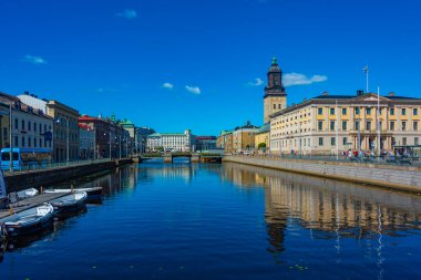 İsveç 'in Göteborg şehrinde büyük liman kanalı (stora hamnkanalen).