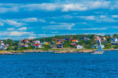 İsveç 'teki Göteborg takımadalarındaki kereste evleri.