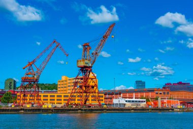 İsveç 'in Goteborg limanında turnalar.