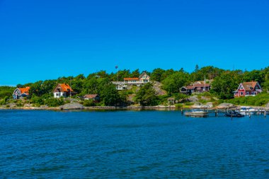İsveç 'teki Göteborg takımadalarındaki kereste evleri.