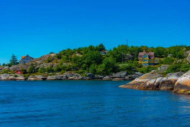İsveç 'teki Göteborg takımadalarındaki kereste evleri.