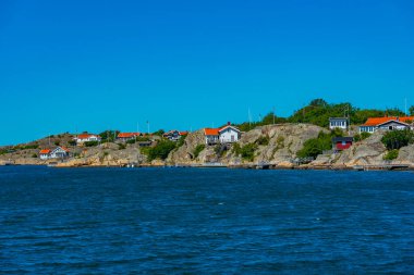 İsveç 'teki Göteborg takımadalarındaki kereste evleri.
