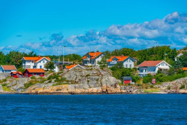 İsveç 'teki Göteborg takımadalarındaki kereste evleri.