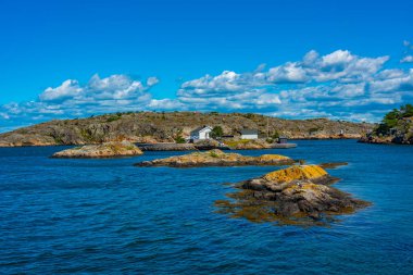 İsveç 'teki Göteborg takımadalarındaki kereste evleri.