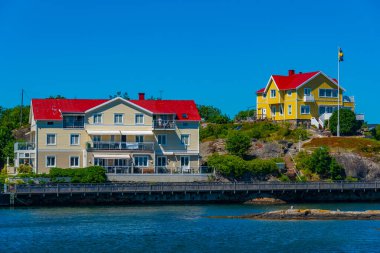 İsveç 'teki Göteborg takımadalarındaki kereste evleri.