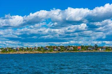 İsveç 'teki Göteborg takımadalarındaki kereste evleri.