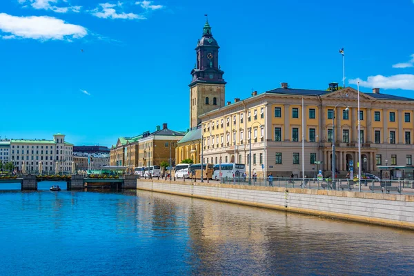 İsveç 'in Göteborg şehrinde büyük liman kanalı (stora hamnkanalen).