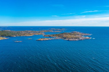 İsveç 'te Marstrand yakınlarında Bohuslan kıyıları.