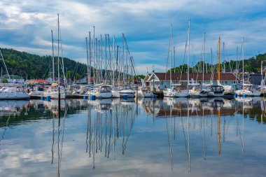 İsveç 'in Henan kentindeki marina manzarası.