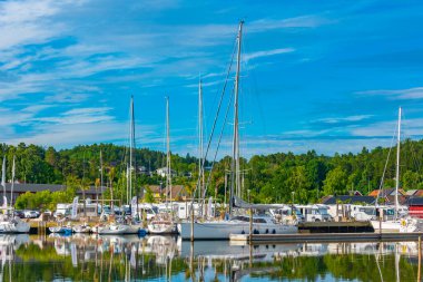 İsveç 'in Henan kentindeki marina manzarası.