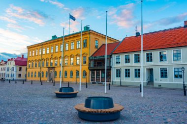 İsveç 'in Kalmar kasabasında renkli ahşap evler.