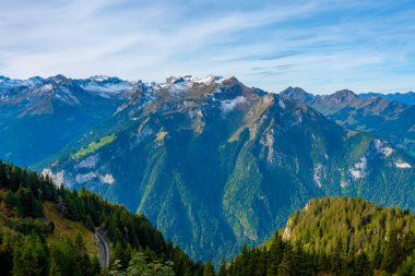 İsviçre 'deki Schynige Platte' den Bernese Alpleri 'nin Panorama manzarası.