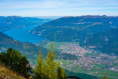 Interlaken, İsviçre 'nin Panorama manzarası.