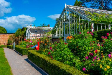 Galler 'in başkenti Cardiff yakınlarındaki St. Fagans Şatosu Bahçeleri.
