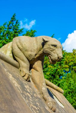 Galler 'in başkenti Cardiff, İngiltere' deki Bute Park 'ın hayvan duvarı..