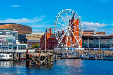 Cardiff Körfezi 'nin Skyline' ı ve Galler, İngiltere 'deki Denizkızı Quay..