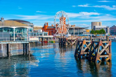 Cardiff Körfezi 'nin Skyline' ı ve Galler, İngiltere 'deki Denizkızı Quay..