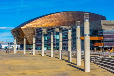 Galler 'in başkenti Cardiff' teki Roald Dahl Plass ve Galler Milenyum Merkezi.