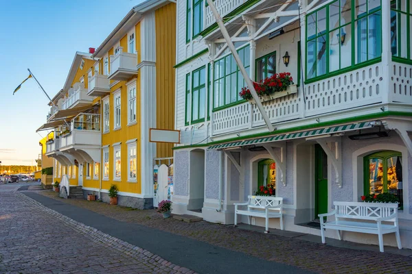 Vista Sul Tramonto Una Strada Storica Marstrand Svezia — Foto Stock