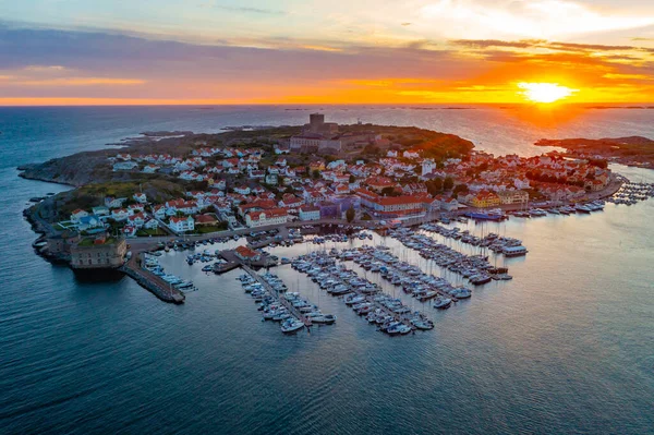 Widok Zachód Słońca Szwedzkiego Miasta Marstrand — Zdjęcie stockowe