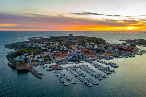 Widok Zachód Słońca Szwedzkiego Miasta Marstrand — Zdjęcie stockowe