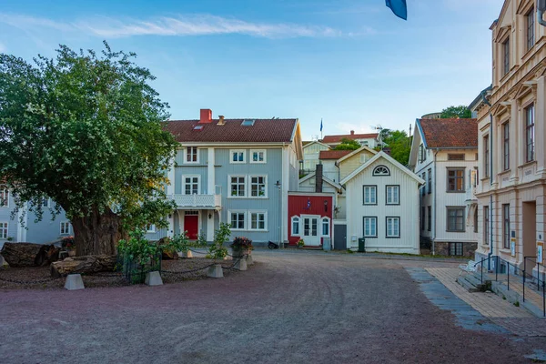 Vista Atardecer Una Calle Histórica Marstrand Suecia — Foto de Stock
