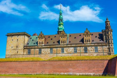 Danimarka Helsingor 'daki Kronborg şatosunun görüntüsü.